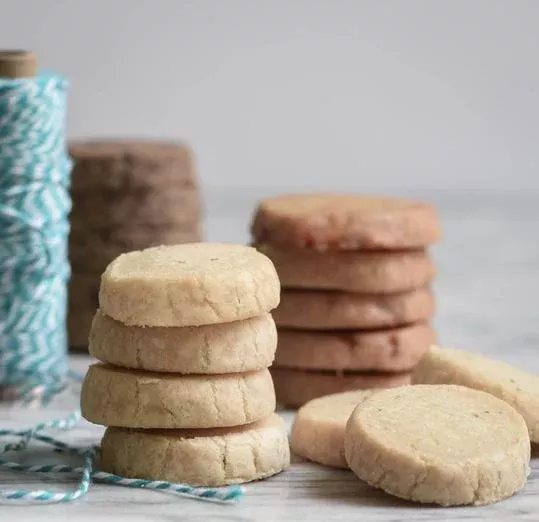 Lark Shortbread Trio